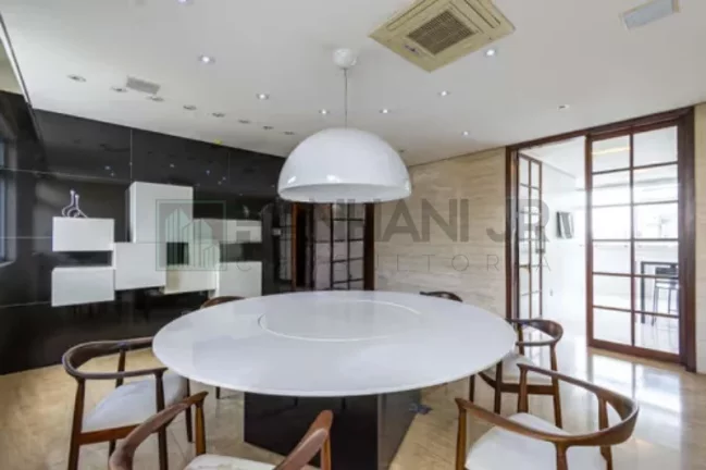 Imagem Cobertura no Jardins: 3 quartos, 1 suíte, 4 salas, 4 banheiros, 3 vagas - São Paulo-SP - 550m²!
