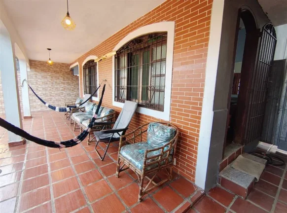 Imagem Casa com quartos + edícula e Piscina em Praia Grande