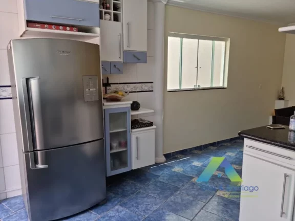 Imagem Sobrado com 3 Quartos e 3 banheiros à Venda, 250 m² por R$ 739.900