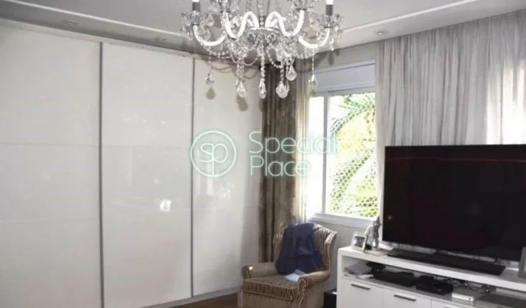 Imagem Excelente apartamento com 250m², reformado, espaços generosos, com terraço e excelente localizaç...