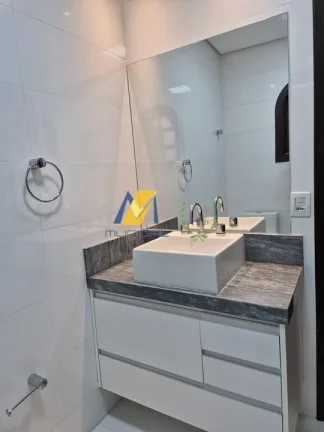 Imagem Sobrado à Venda com 300m², 3 dormitórios, 1 suíte, 2 salas e 7 vagas!!!