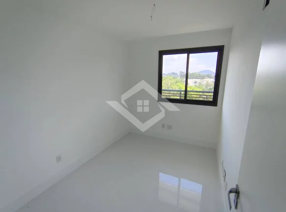 Imagem Apartamento de 4 Quartos na Barra da Tijuca perto do Posto 6 com 147 m²