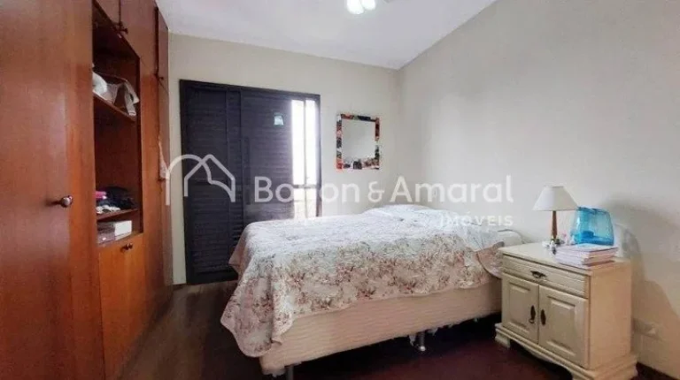 Imagem Apartamento amplo, em ótima localização!
Conta com 3 quartos com armários, 1 suíte, living para...