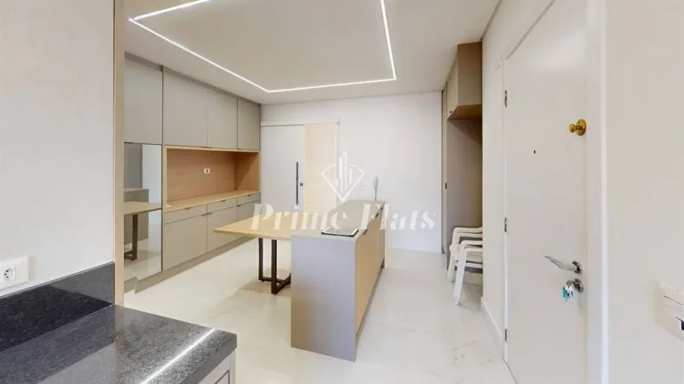 Imagem Apartamento disponível para venda no Edifício Viseu, com 280m², com 3 dormitórios e 5 vagas de garagem