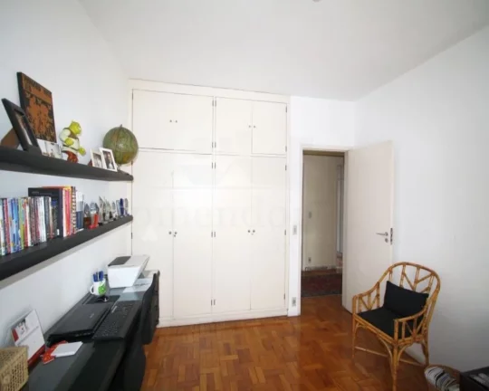 Imagem Apartamento amplo, bem distribuido, com living para dois ambientes, lavabo, 3 dormitórios sendo 1 s...