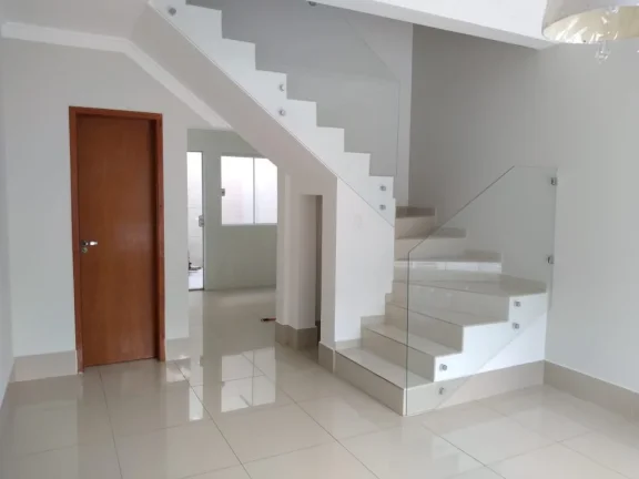 Imagem Encante-se com esta casa moderna e aconchegante no Vila Carvalho Disponivel para venda e locação