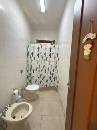 Imagem Casa Ampla em Condomínio Fechado Conforto, Espaço e Lazer a Poucos Minutos da Praia
