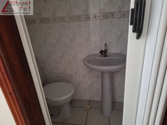 Imagem Galpão Comercial para Venda ou Locação em Praia Grande-SP, Bairro Caiçara: 1 Sala, 1 Banheiro, 64m² de Área.
