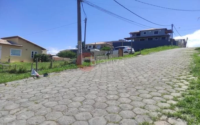 Imagem Terreno à venda com 300 m² no Condomínio dos Pássaros em Cabo Frio/RJ