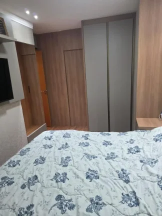 Imagem Vende apartamento de 2 quartos com 70m², incluindo 1 suíte e 1 banheiro social com 3 vagas de garagem.