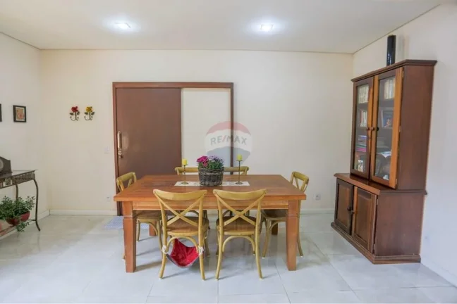 Imagem Encantadora Casa em Condomínio, Sorocaba, SP!