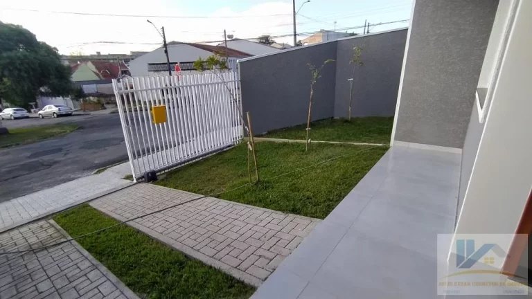 Imagem Sobrado para Venda em Curitiba, Alto Boqueirão, 3 dormitórios, 1 banheiro, 2 vagas
