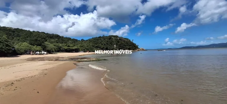 Imagem Terreno Frente Mar á venda localizado na praia Ponta grande em Porto Belo Santa Catarina.