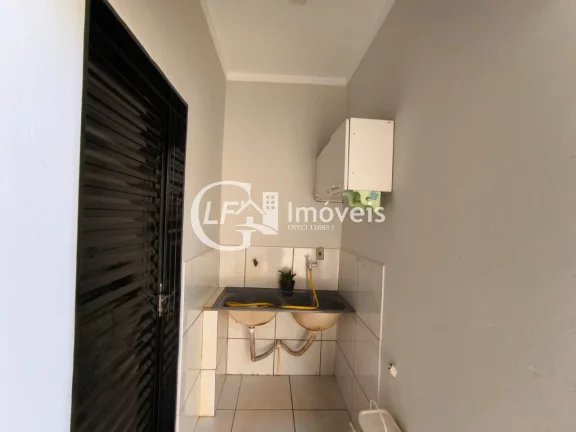 Imagem Casa para locação em Campo Grande-MS, no Jardim Colúmbia: 2 quartos, 1 sala, 1 banheiro e 3 vagas de garagem!