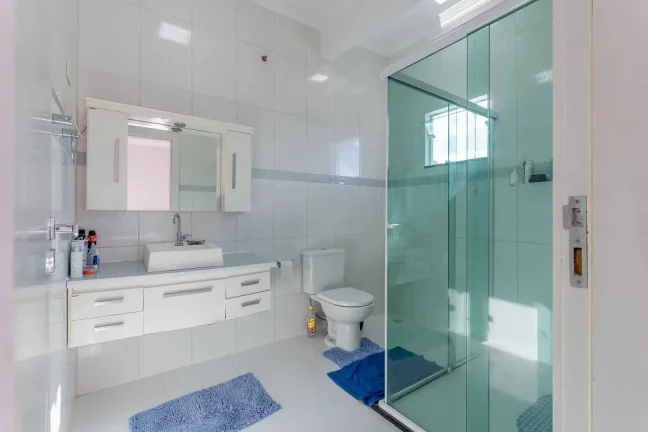 Imagem Casa com 3 suítes e 2 vagas de garagem no Centro de Balneário Camboriú.