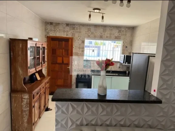 Imagem Casa à venda em Maricá-RJ: 2 quartos, 1 sala, 3 banheiros, 5 vagas de garagem, 141 m² no Jardim Atlântico Leste. Venha conferir!