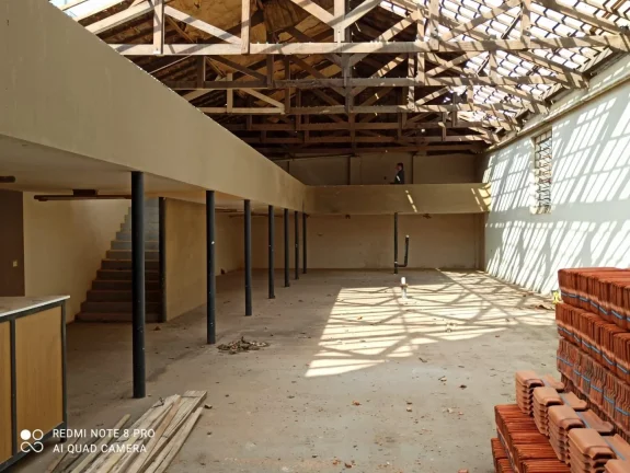 Imagem Barracão de 300m² com recepção, escritório, banheiroòtima localização. - Atual.07-01-26