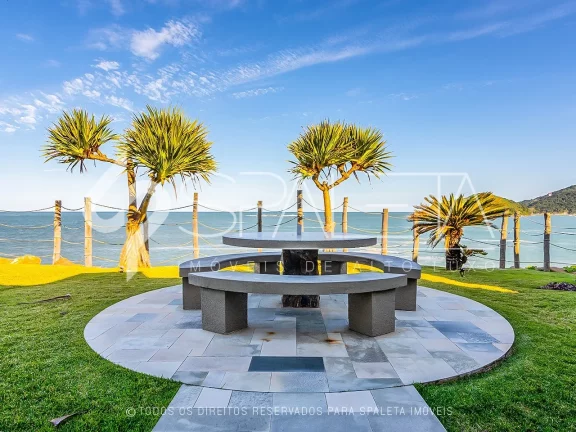 Imagem Belíssima mansão mobiliada com 10 suítes e vista para o mar à venda na Praia do Pernambuco no Guarujá