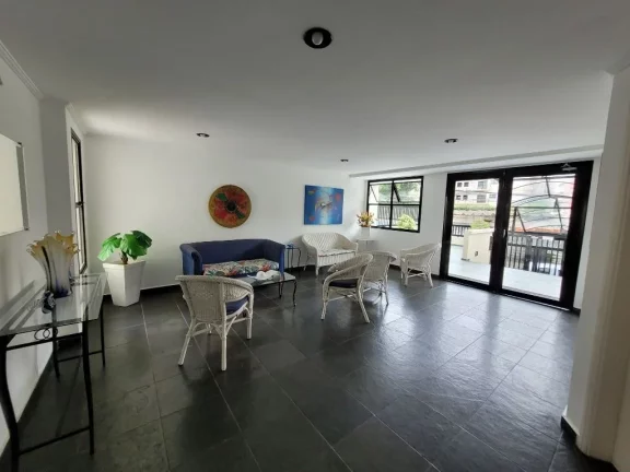 Imagem TOMBO - LOCALIZAÇÃO PRIVILEGIADA, APTO ESPAÇOSO, CLARO E AREJADO, LAZER C/ PISCINA, CHURRASQUEIRA, SALÃO DE FESTAS/JOGOS, GARAGEM NO PRÉDIO.