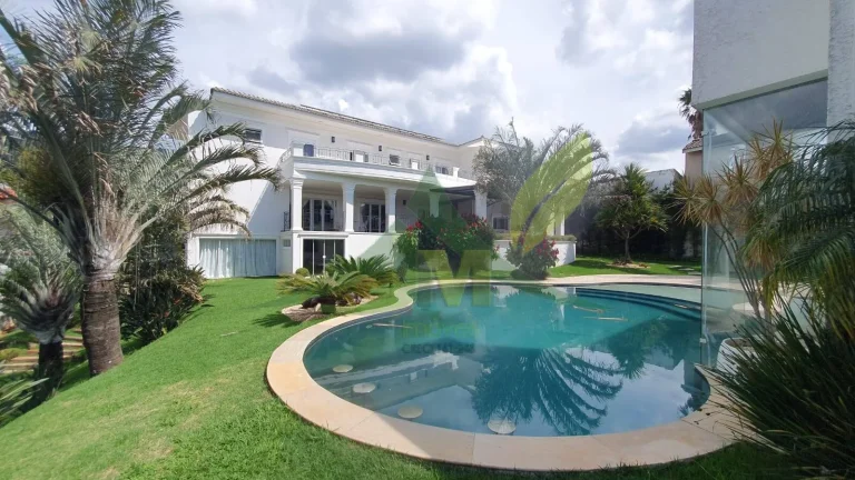 Imagem Mansão de Luxo no Condomínio Flamboyant: Exclusividade e Sofisticação em At