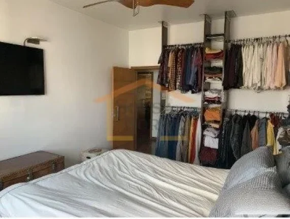 Imagem Apartamento totalmente reformado, 2 dormitórios, sala 2 ambientes, cozinha com armários, área de ...