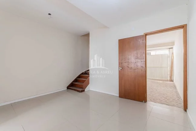 Imagem Casa com Terreno de 70m² e 101m²de área útil São 3 Dormitórios, 2 Banheiros, Sacada, 2 Vagas, Quintal no Bairro Casa Branca, Santo André
