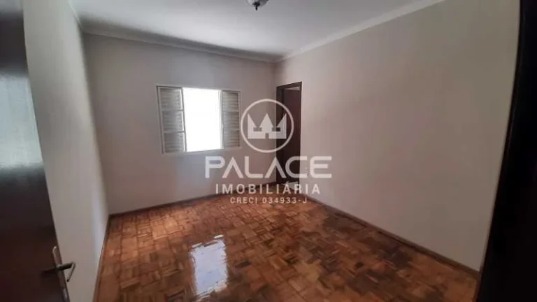 Imagem Esta excelente casa está localizada em um dos bairros mais desejados da cidade, oferecendo conforto...