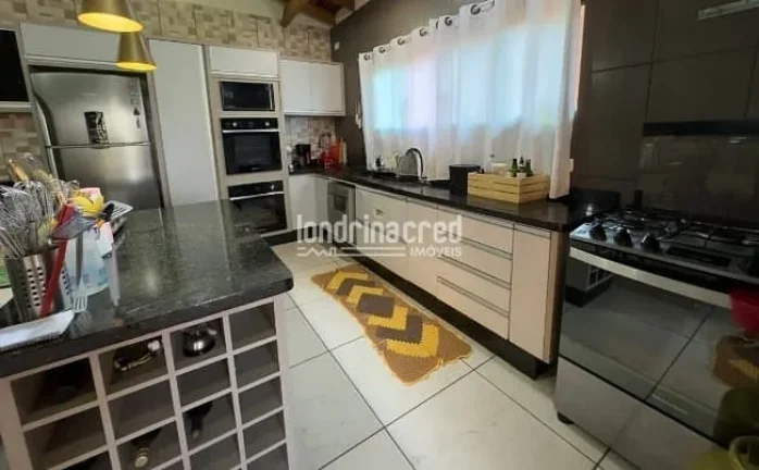 Imagem Chácara em Alvorada do Sul – 5 Suítes, Piscina, Churrasqueira e Área Verde | 450m² Construídos em Terreno de 1.200m² | Venda com Porteira Fechada!