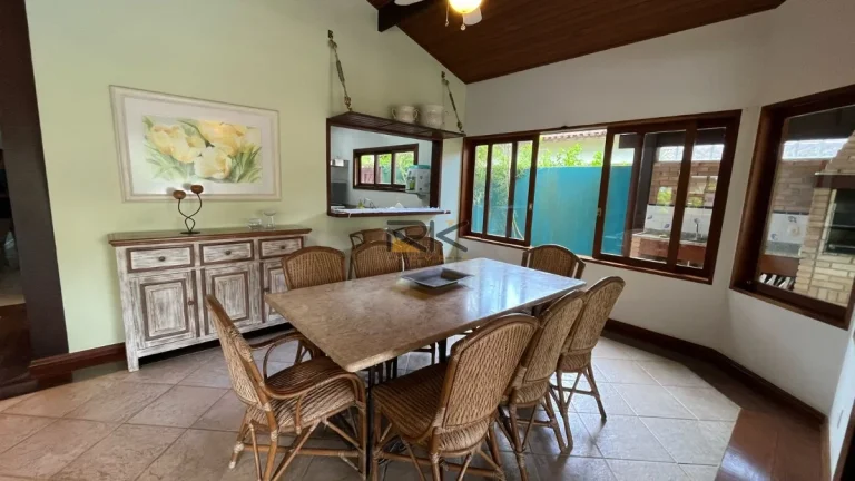 Imagem CASA EM CONDOMINIO COM 4 DORMITÓRIOS SENDO 3 SUÍTES,3 VAGAS DE GARAGEM,VARANDA GOURMET COM CHURRASQUEIRA E PISCINA.