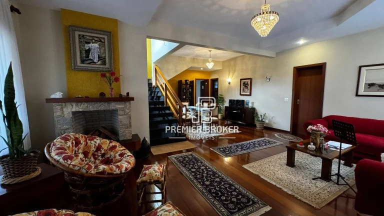 Imagem Casa com 5 dormitórios à venda, 450 m² por R$ 1.979.000,00 - Albuquerque - Teresópolis/RJ