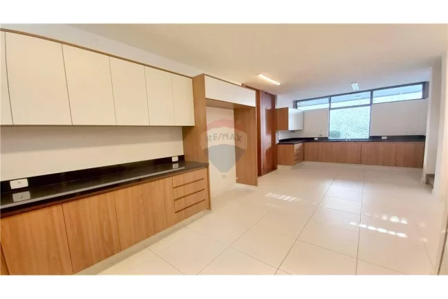 Imagem Casa com 5 suítes 6 vagas no Jardim Everest / Cidade Jardim