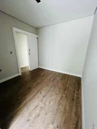 Imagem Geminado com 3 dormitórios sendo 1 suíte e 2 vagas - Bom Retiro | Joinville/SC