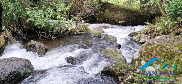 Imagem Mergulhe na Serenidade da Serra da Mantiqueira: Terreno com Cachoeira