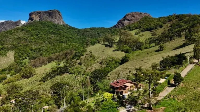 Imagem Chácara de Alto Padrão: Vista Exclusiva para a Pedra do Baú