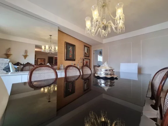 Imagem A 5ª Avenida Imóveis apresenta este charmoso apartamento, com 3 Suites, 04 salas 192,92m2 de área, localizado no bairro da Barra, próximo ao farol