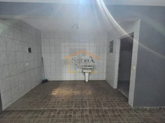 Imagem Sobrado de 160 m² com 3 dormitórios, sendo 1 suíte e 2 quartos no corredor, além de 1 banheiro n...