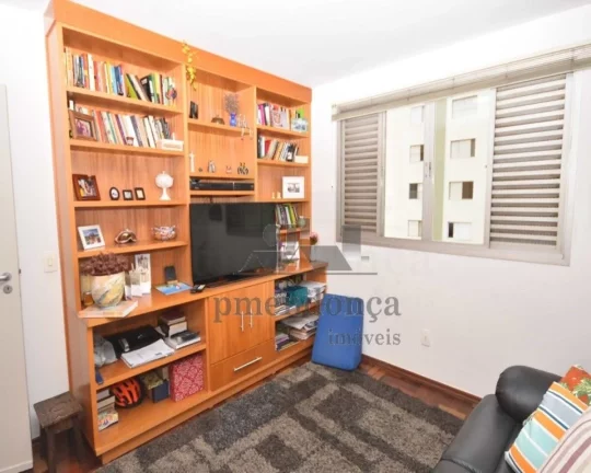 Imagem Apartamento Ensolarado, amplo, e muito conservado...possui sala para dois ambientes, 03 dormitórios...