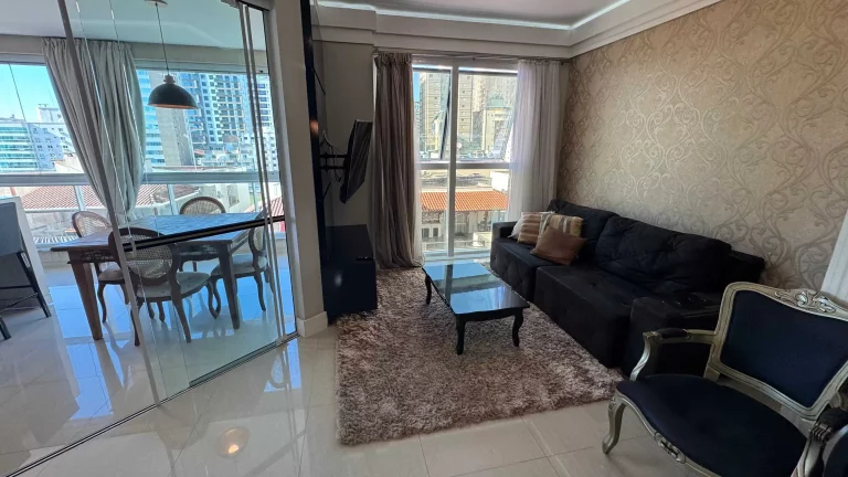 Imagem Apartamento frente mar com 3 suítes e 3 vagas de garagem em Meia Praia - Itapema/SC