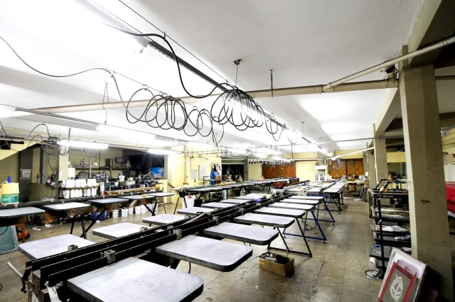 Imagem Comercial à venda 3 Quartos, 5 Vagas, 585M², Centro, Londrina - PR