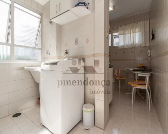 Imagem Apartamento com armários. Living, 1 dormitório, banheiro social, cozinha e área de serviço. 1 va...