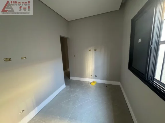 Imagem Casa à venda em Praia Grande-SP, bairro Aviação, 3 quartos, 1 suíte, 1 sala, 2 banheiros, 1 vaga, 175m²