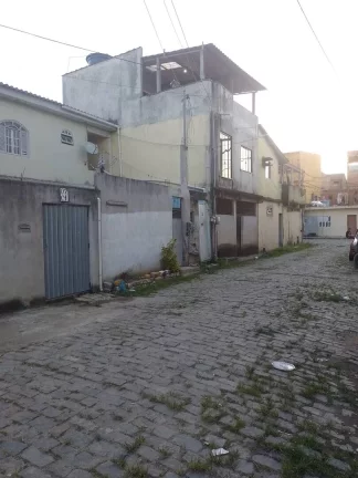 casa a venda em Macaé RJ. + ponto de comércio Bairro ajuda . 180m2.