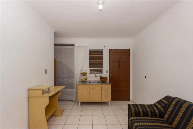Imagem Encantadora Casa de 175m² com 4 Dormitórios e 2 Vagas na Garagem em Taipas, São Paulo