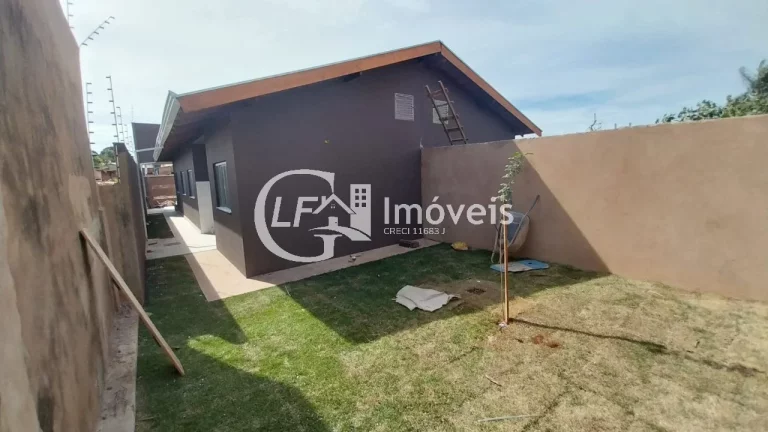 Imagem Casa Com Dois Quartos Mais uma Suite