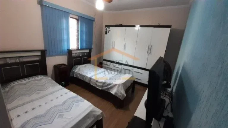 Imagem Sobrado à venda com 115m² de área construída em terreno de 5x25. Conta com sala para dois ambien...