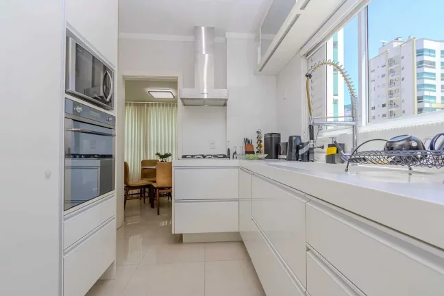 Imagem Apartamento mobiliado com 3 dormitórios sendo 1 suíte e 2 vagas no Fazenda em Itajaí/SC