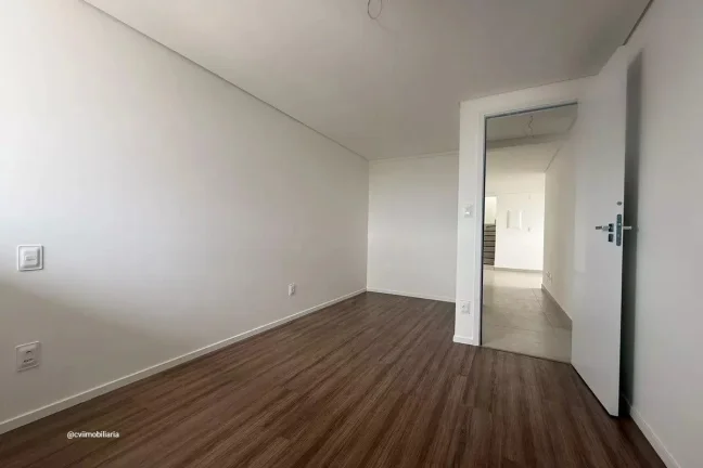 Imagem Este espaçoso apartamento está localizado na vibrante cidade de Belo Horizonte. Com quatro quartos...