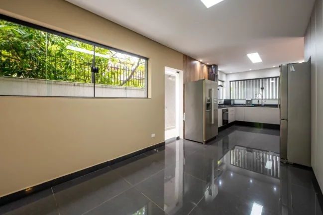 Imagem Aluguel de Casa de Luxo no Brooklin Paulista - 5 Quartos, 5 Suítes, 6 Vagas, 340m² - São Paulo-SP