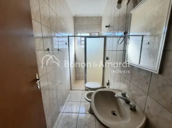 Imagem Esta casa no Jardim Chapadão é perfeita para você e sua família! Com 3 quartos (incluindo 1 suí...