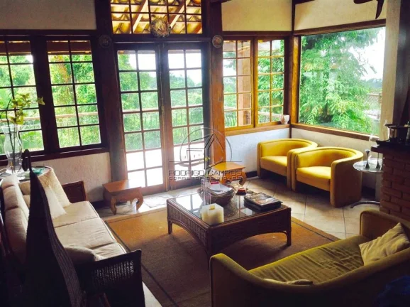 Imagem Espaçosa Casa 3 Suítes à Venda em São Pedro, Ilha Bela - R$1,98M
